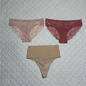 Lot of 2 lace cheeky bikini panties from the Marilyn Monroe brand size large